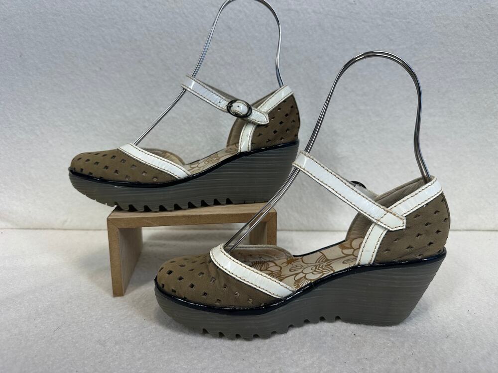 Fly London Ydel Sandals Shoes Women's Size 36 (6) Beige White Leather NWOT